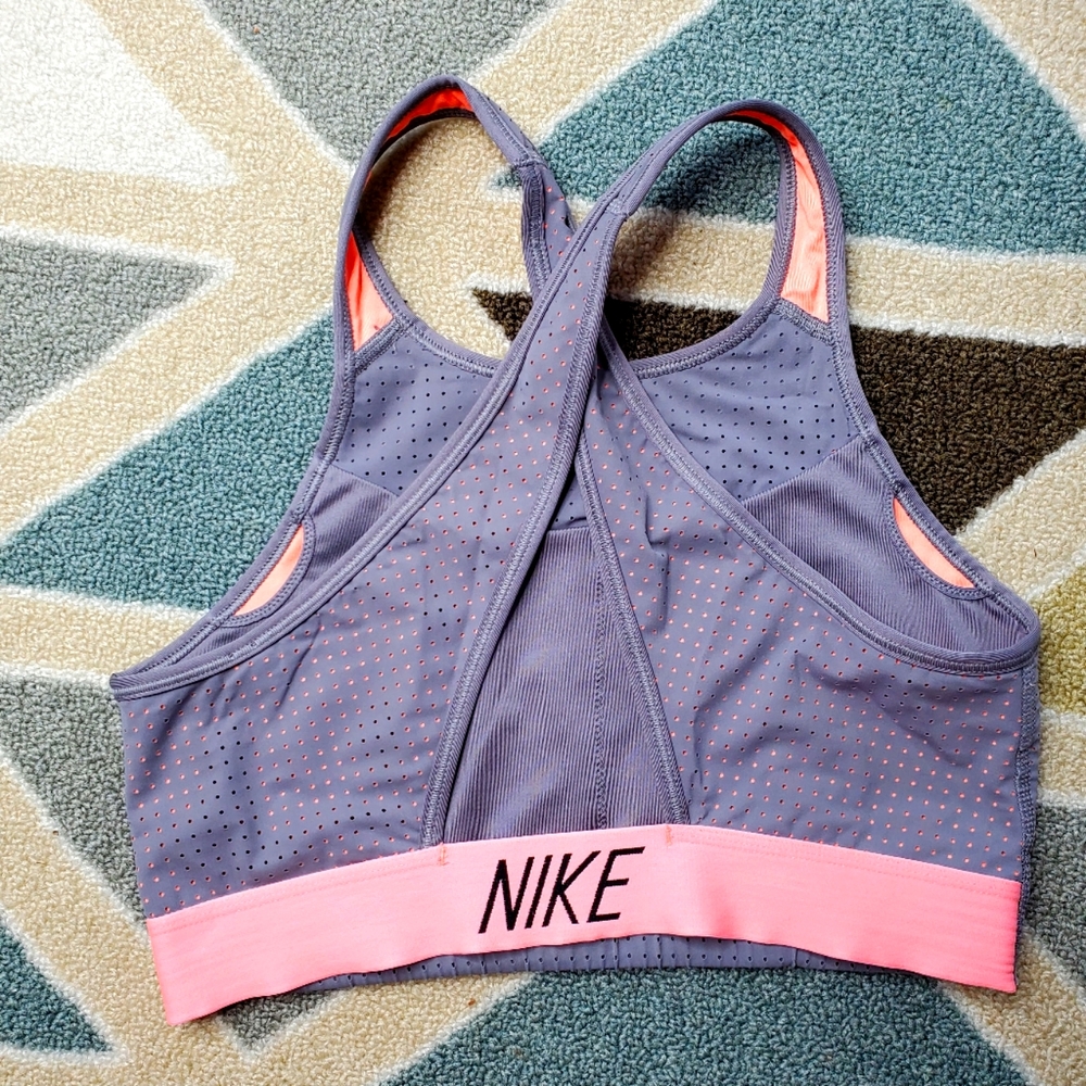 46) NIKE Dri-fit Sz. Medium